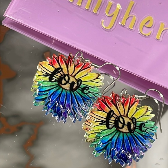 Gift Set - 4pc rainbow love with cosmetic pouch, keychain, earrings and tumbler - Picture 3 of 6